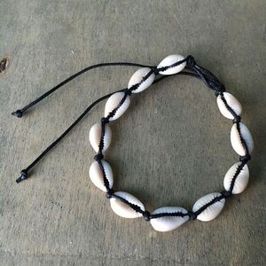 Adjustable shell necklace